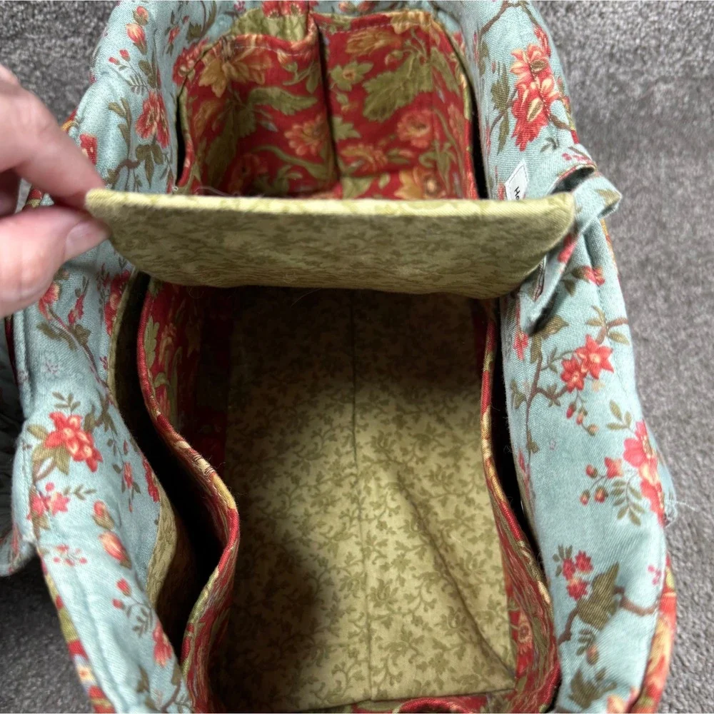 Hazelnut Hill Tote Bag Red Blue Floral Quilted Button Closure Cottagecore